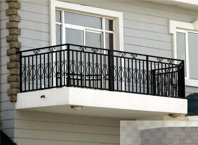 高层阳台护栏用什么材料好 高层阳台护栏材料选择